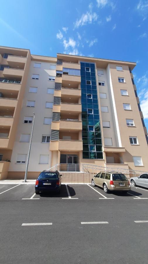 Apartman Seka Apartment พอดโกริกา ภายนอก รูปภาพ